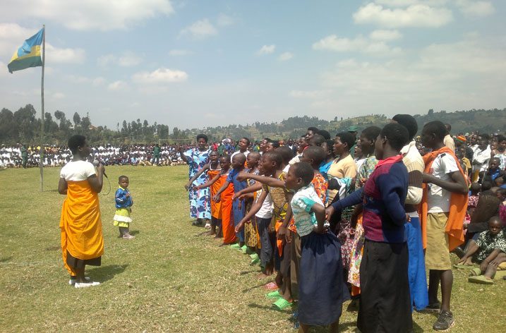 Uwo muhango kandi waranzwe n'indirimbo ndetse n'imbyino zitanga ubutumwa bwo Kwibohora.