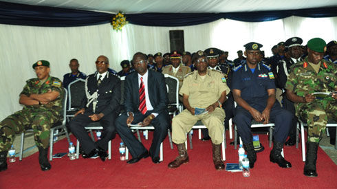 Uwo muhango kandi wari witabiriwe n'abayobozi bakuru mu zindi nzego zishinzwe kubungabunga umutekano mu Rwanda harimo kandi n'abayobozi bakuru ba Polisi bo muri bimwe mu bihugu bituranye n'u Rwanda.