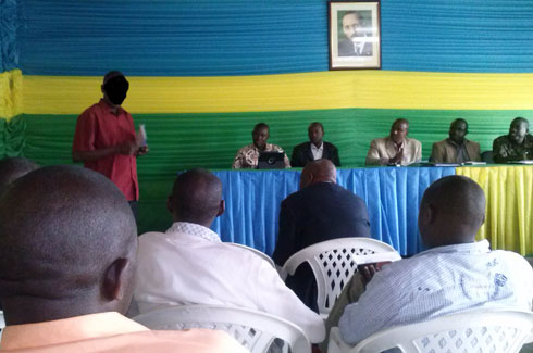 Uwo mukozi (uhagaze) yanenzwe ko atahaye agaciro inama ngo yitegure bikwiye ibijyanye n'inshingano ze.