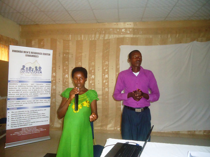 Uyu mugore n'umugabo we batanze ubuhamya bw'ukuntu basigaye babanye neza mu muryango kandi ngo mbere ntibumvikanaga.