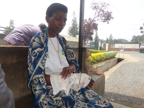 Uyu mugore ngo kugirango abone Mituweli yivuze akaboko byamusabye iminsi ibiri.