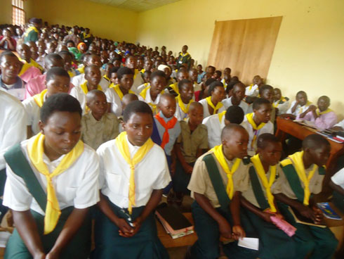 Uyu muhango wabereye imbere y'imbaga y'Abakristo b'Abadiventisiti.