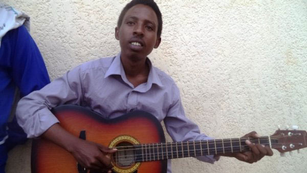 Uyu muhanzi yaje kugaragaraza impano ye kuko yari yarabuze aho ayerekana.