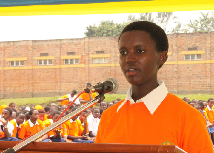 Uyu munyeshuri yasabye ko hanozwa gahunda zifite akamaro zajya zigenerwa abanyeshuri mu biruhuko.