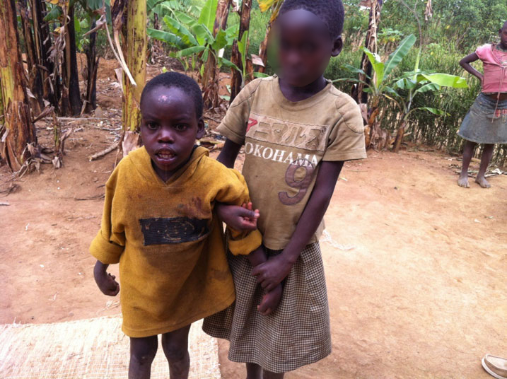 Uyu mushiki we asimburana na nyina kumwitaho.