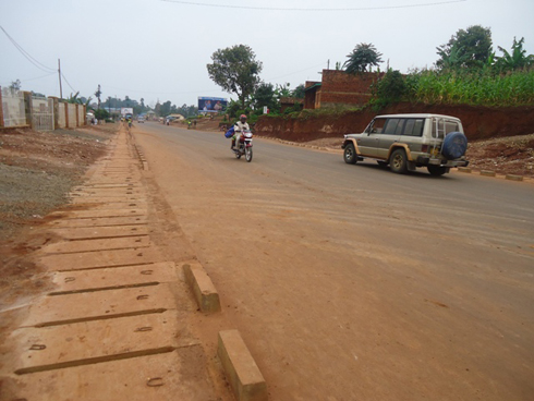 Uyu muhanda bigaragara ko ari mugari wamaze kuba nyabagendwa unyura mu mirenge ya Bushekeri, Kagano na kanjomgo.