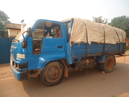 Uyu muryango w'iyi modoka wahombanyijwe na taxi yayigonze.