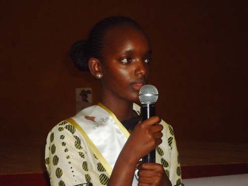 Misss Rwanda 2012, Orore Mutesi, arasaba urubyiruko kutiyandarika.