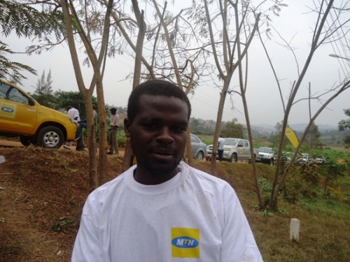 Valens, umwe mu baturage bitabiriye umuganda.