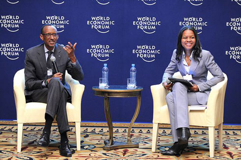 Aha perezida w'u Rwanda yatangaga ikiganiro muri World Economic Forum asobanura uko u Rwanda ruvugurura inzego z'ishoramari n'iterambere