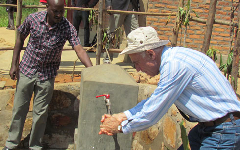 Umuyobozi wungirije wa l'Appel France yabahaye urugero rwiza rwo gukaraba.