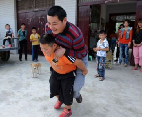 Yang Jinlong aterura se upima ibiro 90.