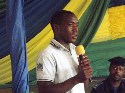 Yasabye imbabazi aboneraho no gusaba ko yakwemererwa guhabwa icyemezo cy