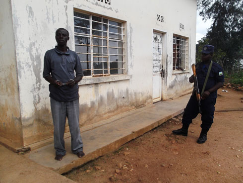 Yemera ko yishe Nyirarume bimutunguye, ariko abaturage bo bavuga ko yari amaze iminsi avuze ko azamwica.