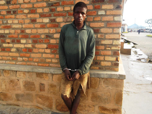 Yemera ko yishe mukuru we kubera ko yahezwaga mu muryango.