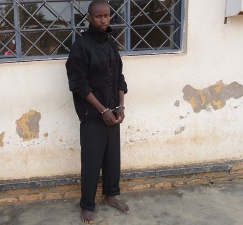 Yemera ko ari imitwe yatekaga kubera ubukene.