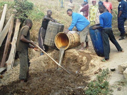 Zimwe bahisemo kuzikatisha icyondo cyo kubumba amatafari ngo zidapfa ubusa burundu.