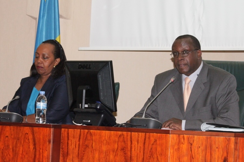 Senateri Bizimana uhagarariye komisiyo y