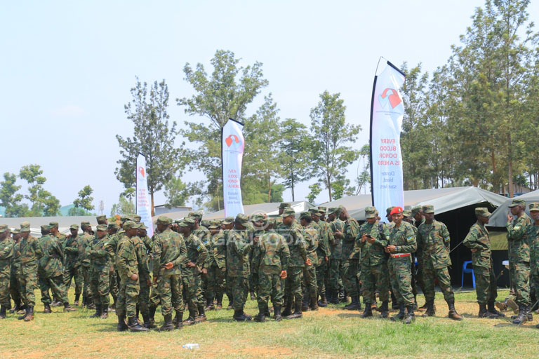 Zimwe mu Ngabo z'Igihugu zitabiriye igikorwa cyo gutanga amaraso 