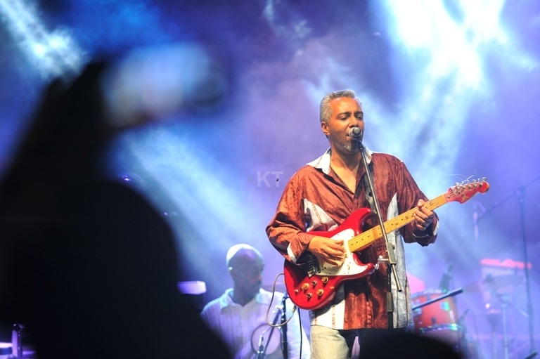 Mbere y'uko igitaramo gitangira Albert Rudatsimbura n'itsinda rye bari babanje gushyusha abatu mu mirya y'inanga.