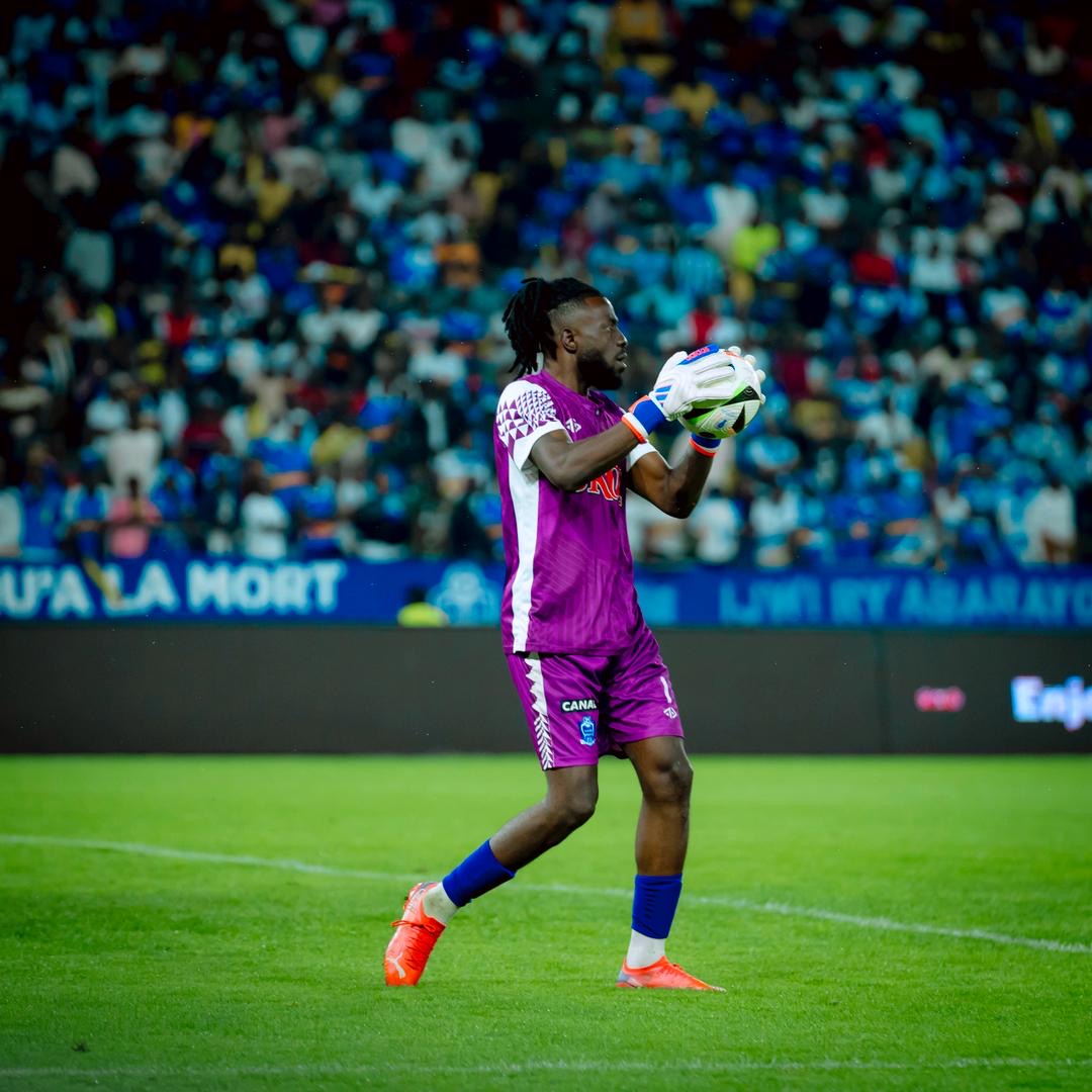 Nyuma yo gusinyira ikipe ya Rayon Sports, Kwizera Olivier yahise abanza mu izamu