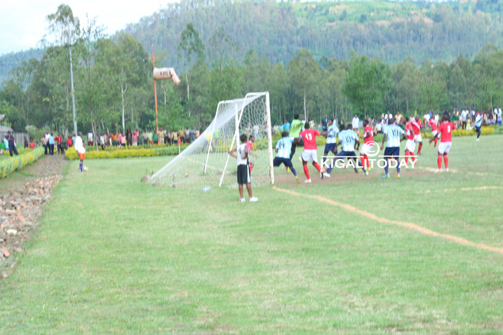 Umunyezamu Rwabugiri Umar wa Musanze Fc yahuye n'akazi gakomeye k'ubusatirizi bwa Police Fc