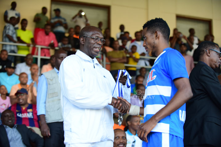 Mugheni Fabrice azanakatwa umushahara mu gihe cy'icyumweru cyose