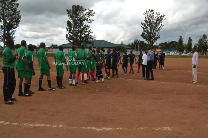 Abakinnyi bose basuhuzanya mbere y