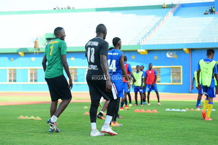 Abanyezamu Eric Ndayishimiye na Mutuyimana Evariste mu myitozo ...