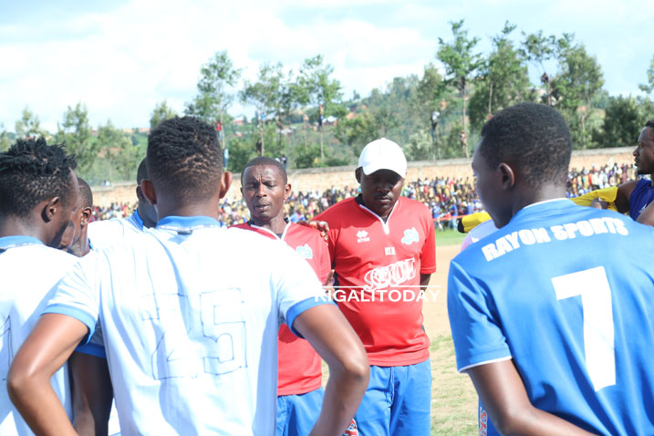 Aha Rayon Sports yari imaze gufata umwanzuro wo gukinana imyenda ihindurije