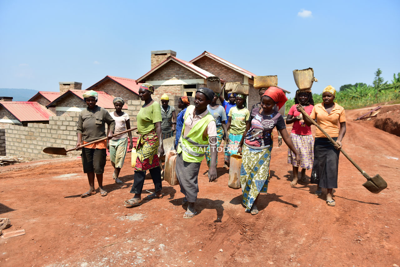 Abo bagore bakorera hamwe kandi baba bishimiye akazi bakora.