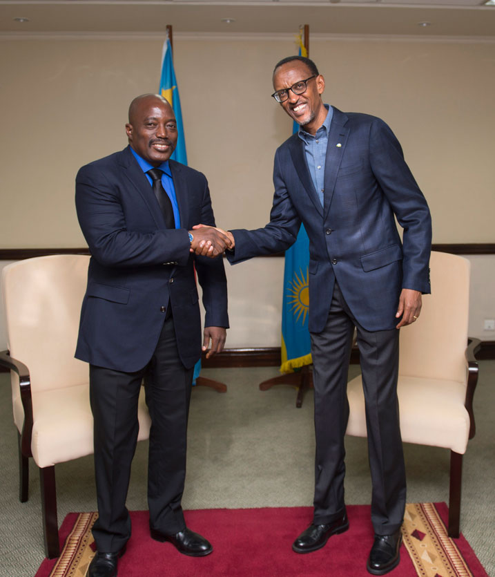 Aba baperezida bombi biragaragara ko bari bishimiye kongera guhura.