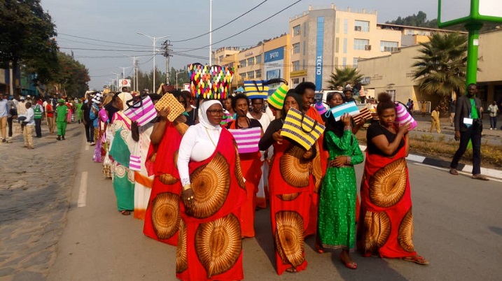 Aba banyamuryango bagaragaza ibyo bakora