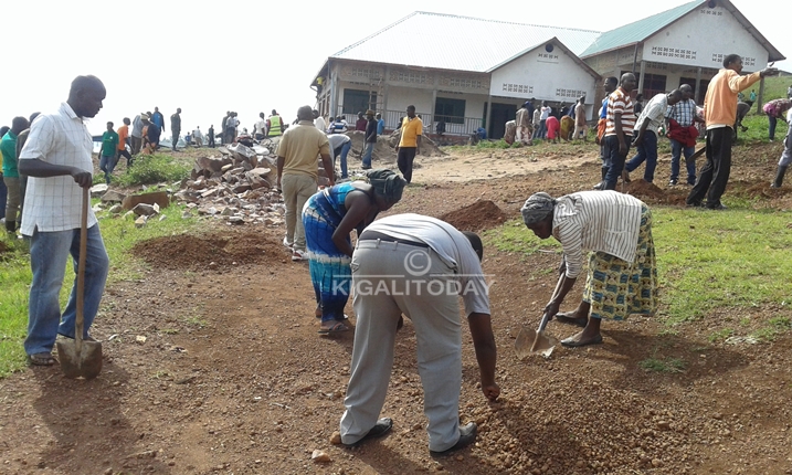 Aba baturage bavuga ko gushyira hamwe ari byo byabafashije kwiyubakira ivuriro.