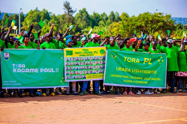 Aba PL bamamaje abakandida babo mu Nteko bamamaza n