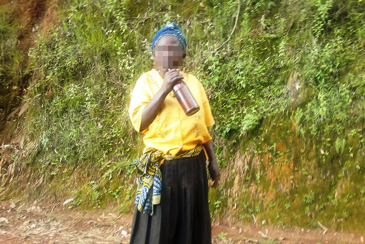 Ababyeyi bamwe ngo bibera mu kabari ntibibuke kugurira abana ibikoresho by'ishuri bikaba byatuma umwana arivamo.