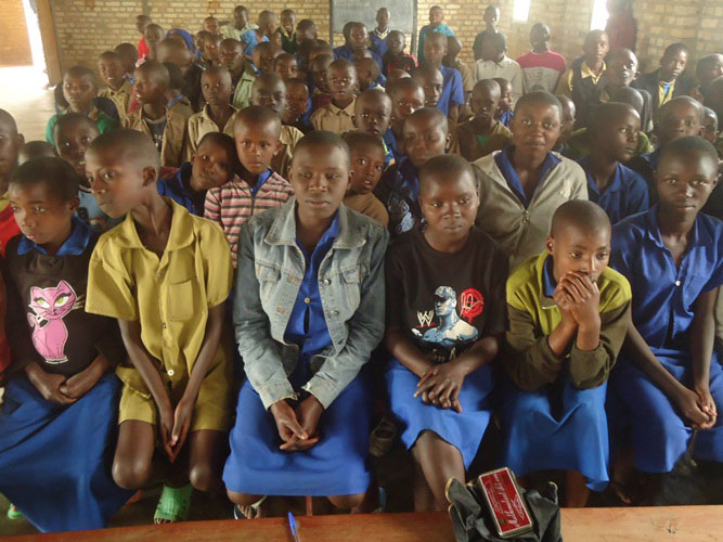 Ababyeyi ngo baheruka bishyura amafaranga y'abanyeshuri gusa.