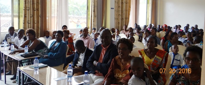 Ababyeyi baherekeje abana babo mu marushanwa.