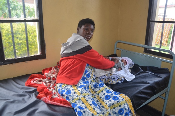 Ababyeyi bari kubyara muri iyi minsi ntiboroherwa no kubona imyenda bambika impinja