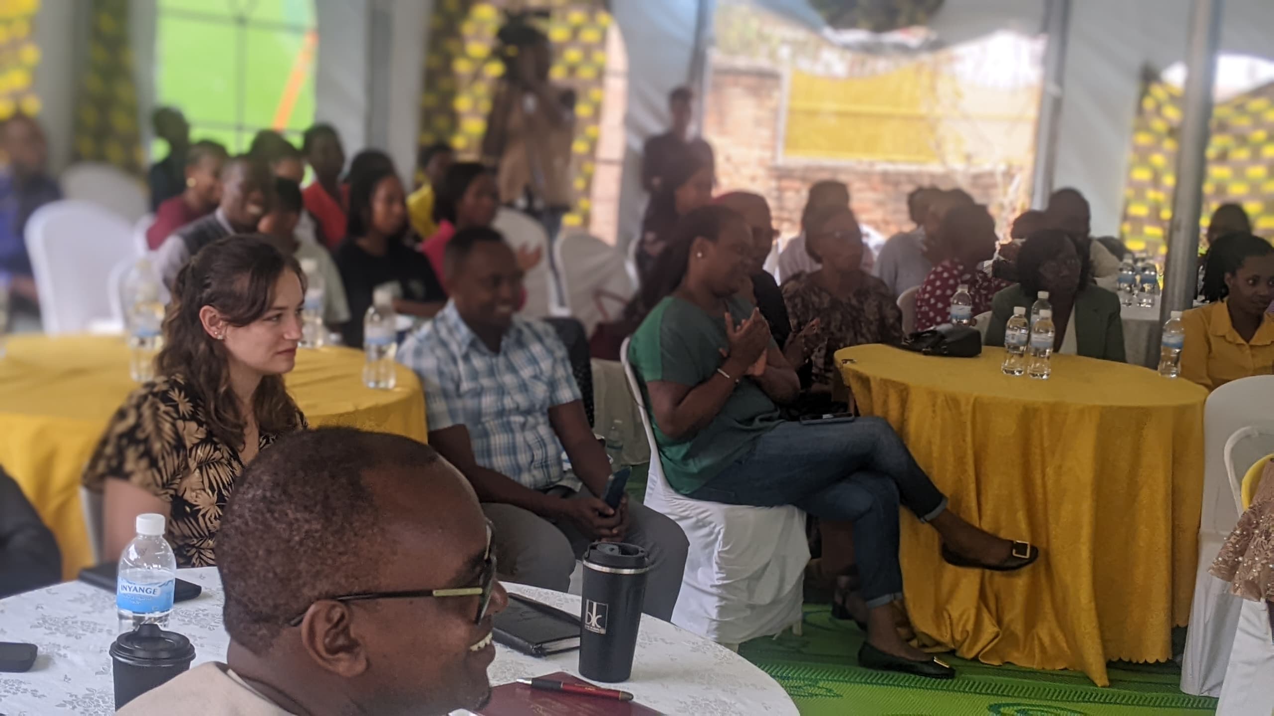 Ababyeyi bari baje kwishimana n'abana babo