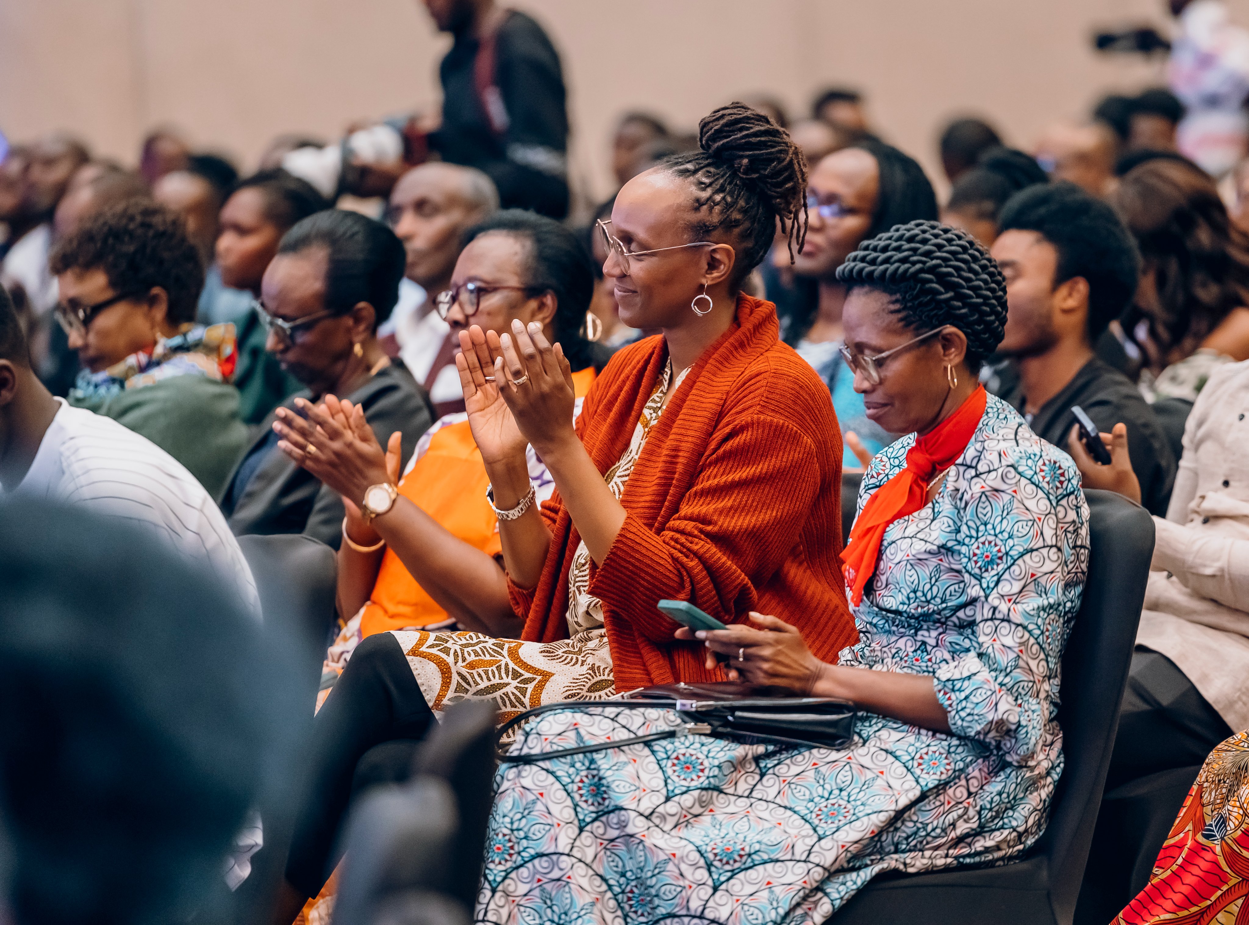 Ababyeyi bari bitabiriye ibirori by'abana babo