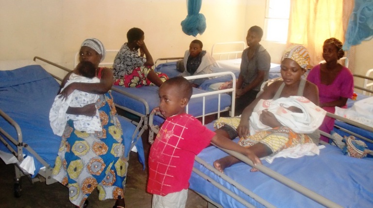 Ababyeyi bishyuriwe amafaranga y'ibitaro barashima abanyamakuru babatekerejeho