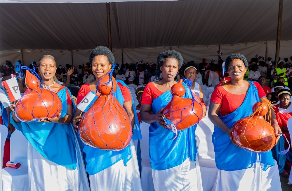 Ababyeyi ni uko bakiriye Kagame i Nyamagabe nk'ikimenyetso cy'uko yabakamiye