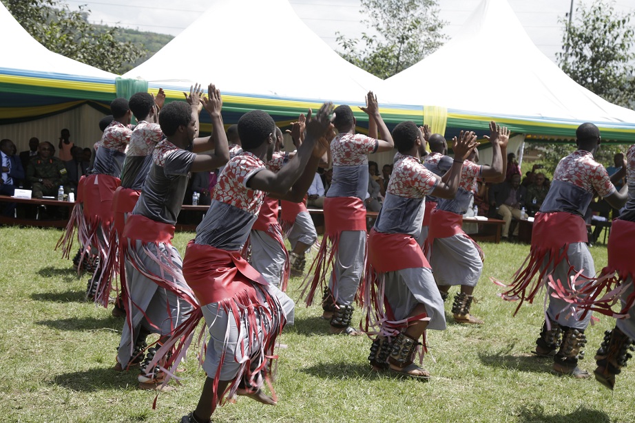 Ababyinnyi mu myiyereko inyuranye