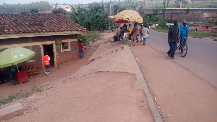 Abacururiza muri aka gace kariho imitaka nta parikingi y'imodoka zibazaniye ibicuruzwa bafite