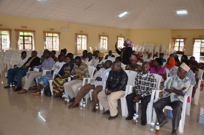 Abacuruza amata bo bavuze ko bahura n'imbogamizi z'amakusanyirizo make maze akarere kabizeza kuyongera.