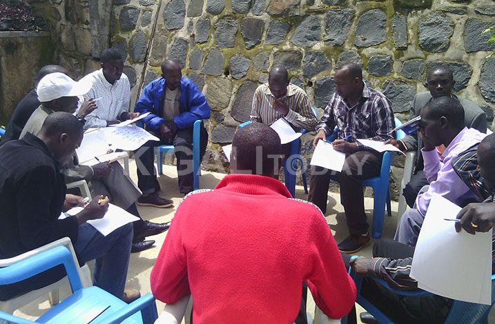 Abacuruzi bavuga ko hari inganda n'ibigo binini bituma badacuruza.