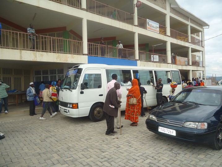 Abacuruzi bishimiye ko gare yaje mu isoko.