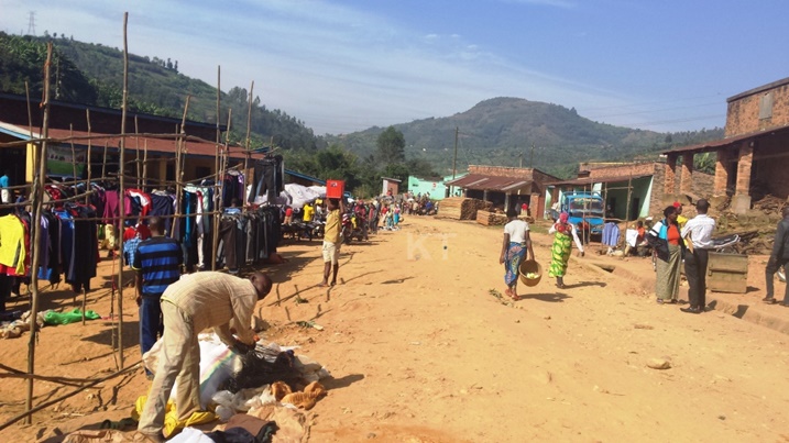 Abacuruzi ngo bifuza ko bavanwa mu muhanda bakubakirwa isoko rya kijyambere.
