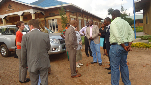 Basuye ishuri ryisumbuye rya Kiyanza riherereye mu murenge wa Ntarabana.